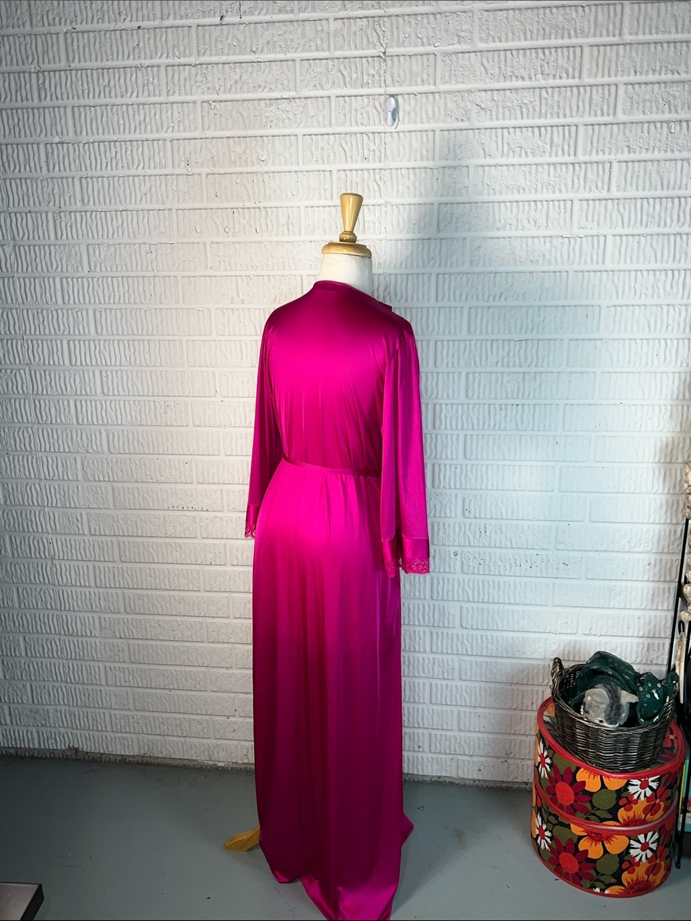 Gilead Vintage Hot Pink Satin Long Robe with Lace Trim - Picture 2 of 4